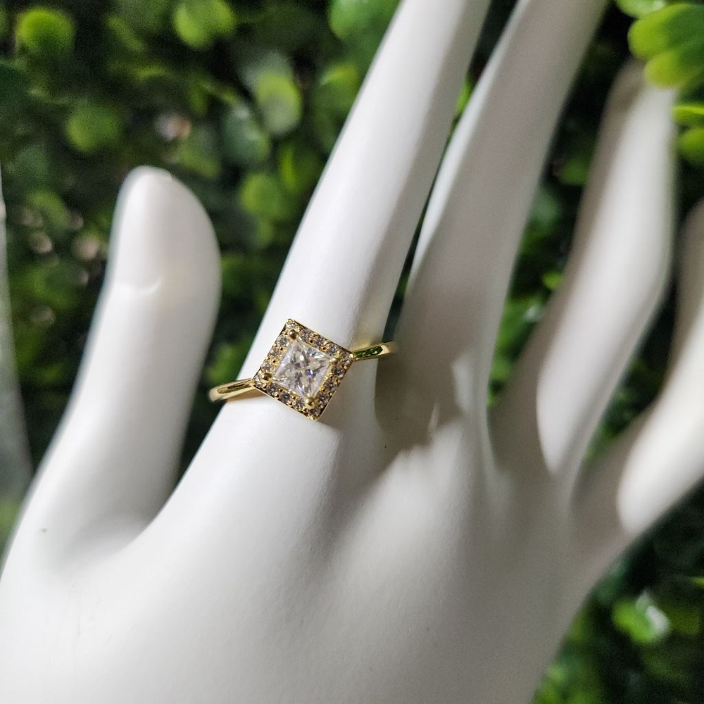 Women's Gold Moissanite Ring size 8